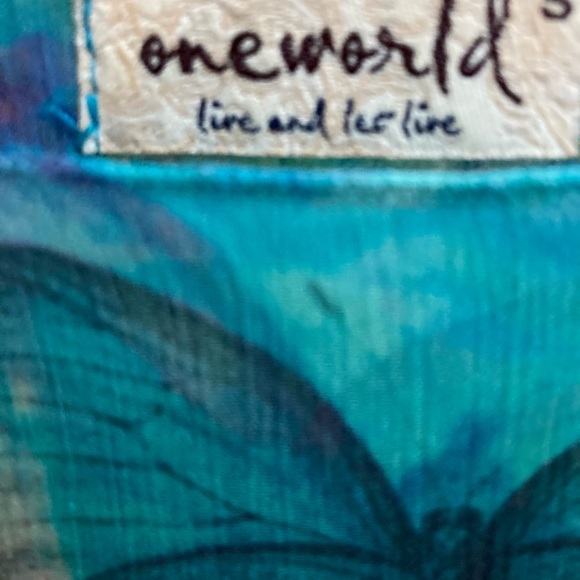 One World Top with butterflies - Picture 6 of 10